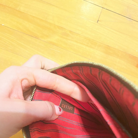 Louis Vuitton pouch - Picture 5 of 7